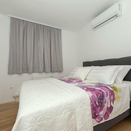 Appartement Penthouse Jure à Makarska Extérieur photo