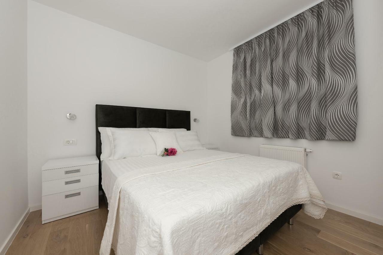 Appartement Penthouse Jure à Makarska Extérieur photo